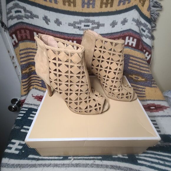 MICHAEL MICHAEL KORS IVY SUEDE OPEN TOE BOOTIE SZ 6 RETAIL $185 - Picture 1 of 8